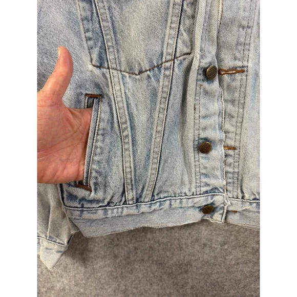 Light Wash Denim Jacket - Women - Picture 4 of 13